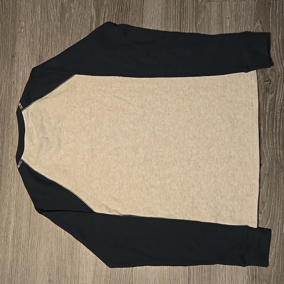 American Eagle Outfitters "Super Soft Standard Fit" Long-Sleeve Shirt (XS) - Picture 5 of 5